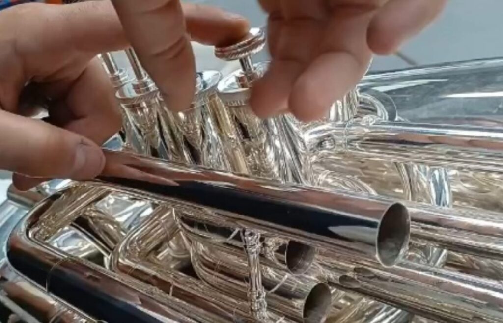 Taller instrumento viento-metal