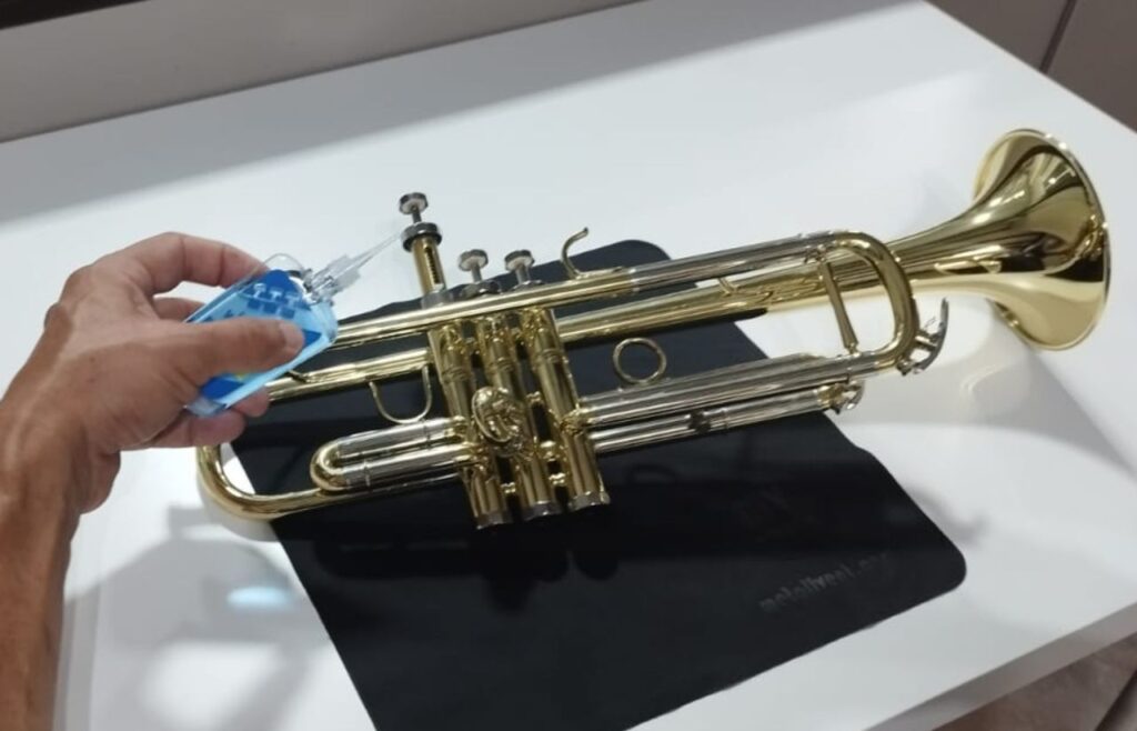 cuidar tu instrumento de viento-metal